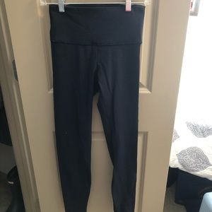 Navy lululemon wunder under leggings